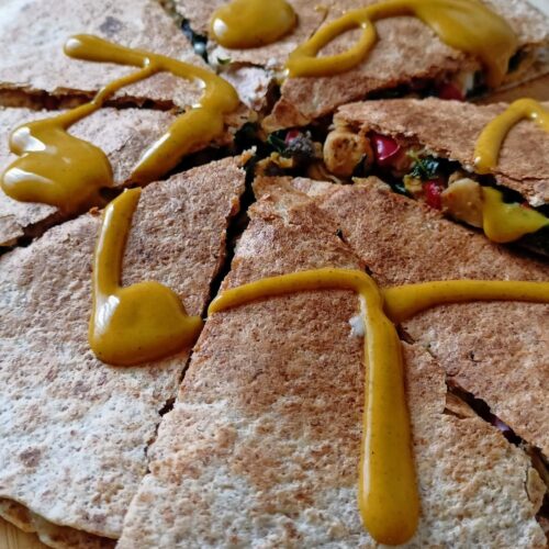 Quesadilla z kurczakiem i pieczarkami